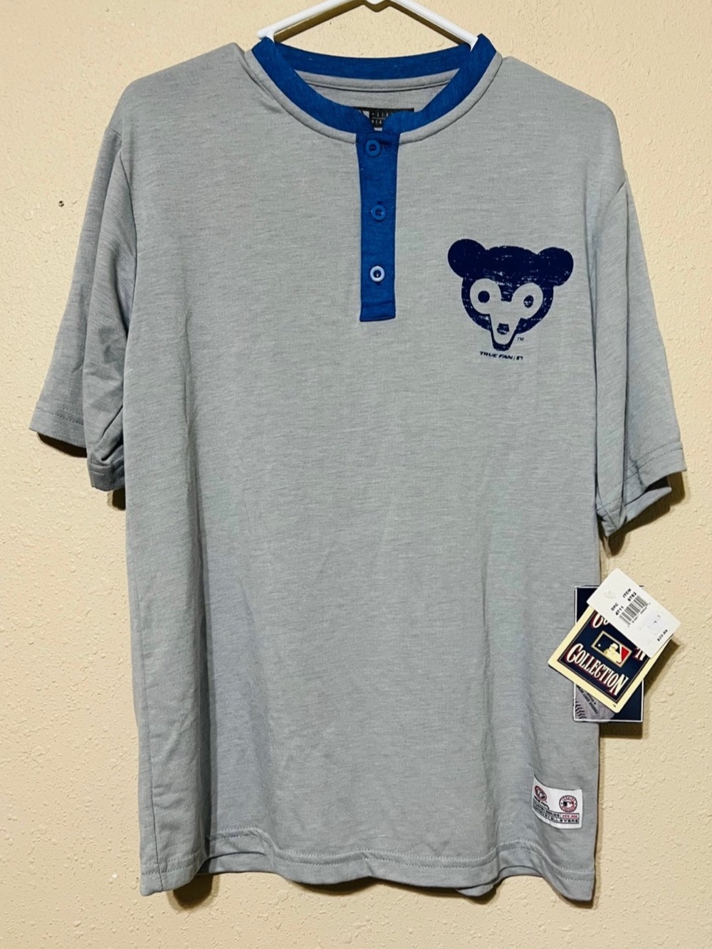 Chicago Cubs Baseball Cooperstown Henley Shirt  True Fan Mens Medium NEW